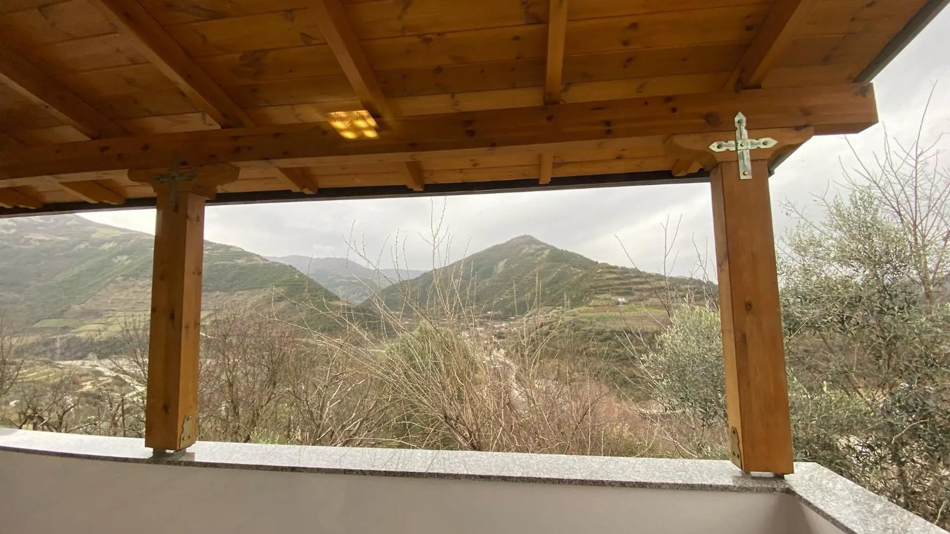 Bright & Cozy Room With Balcony Zhaban