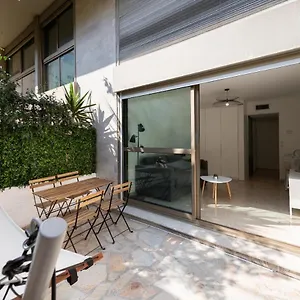 nice-superbe-appartement-dans-le-carr-dor.fr-provencehotel.com/