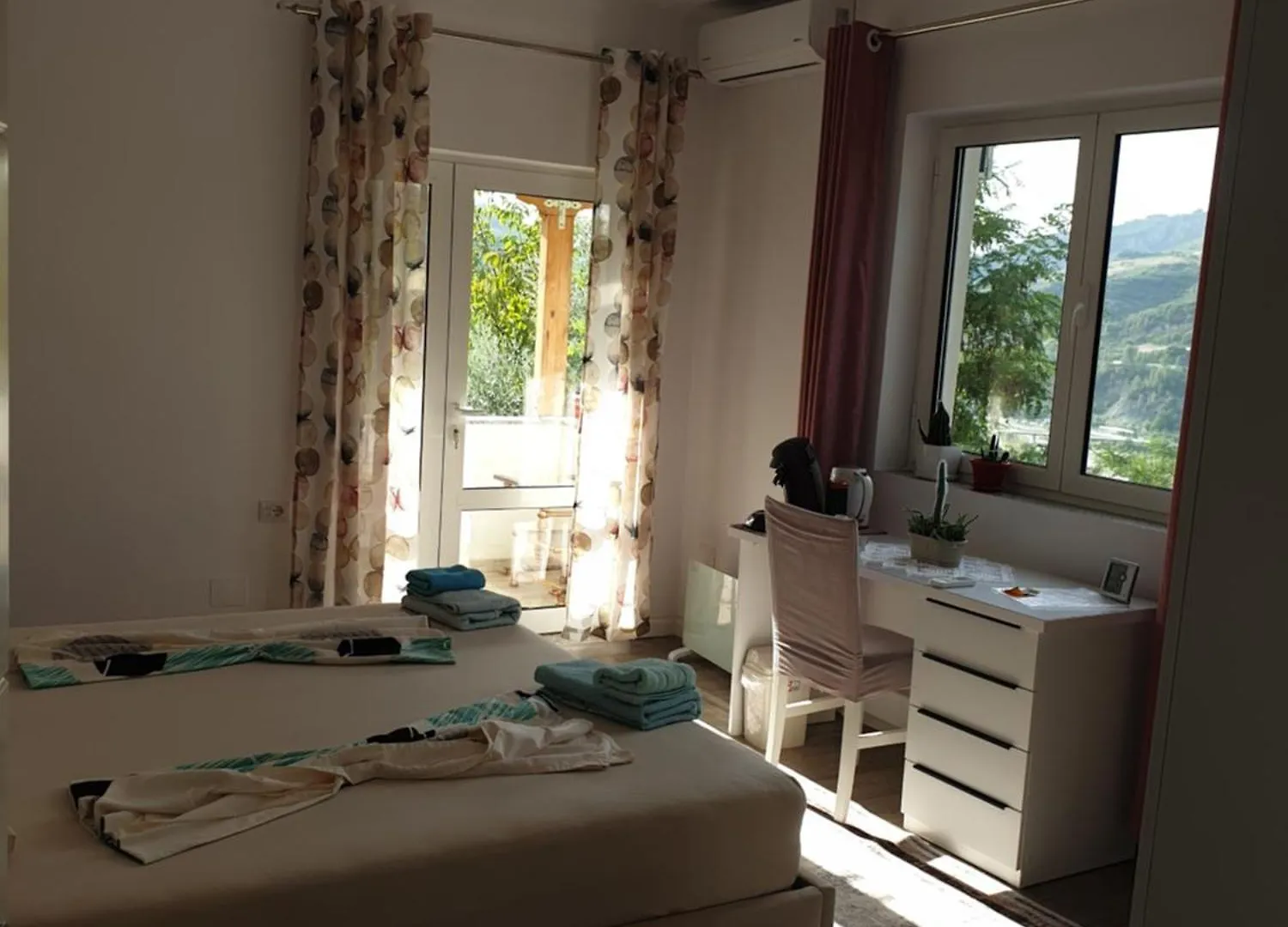Bright & Cozy Room With Balcony Zhaban